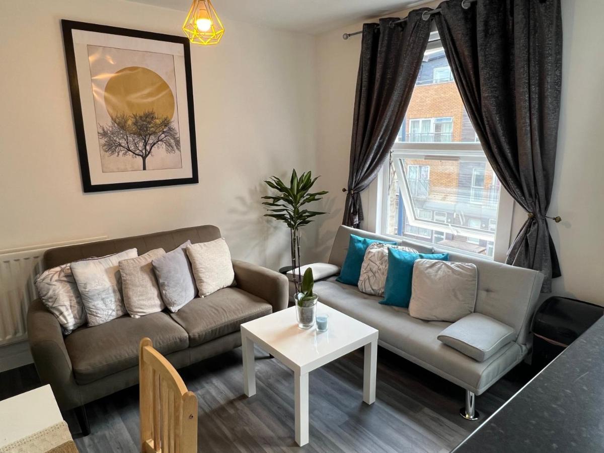 Luxury 1Bed Holiday Flat-10 Minutes From London Bridge & 3Mins Walk To Lewisham Dlr Apartment Екстериор снимка